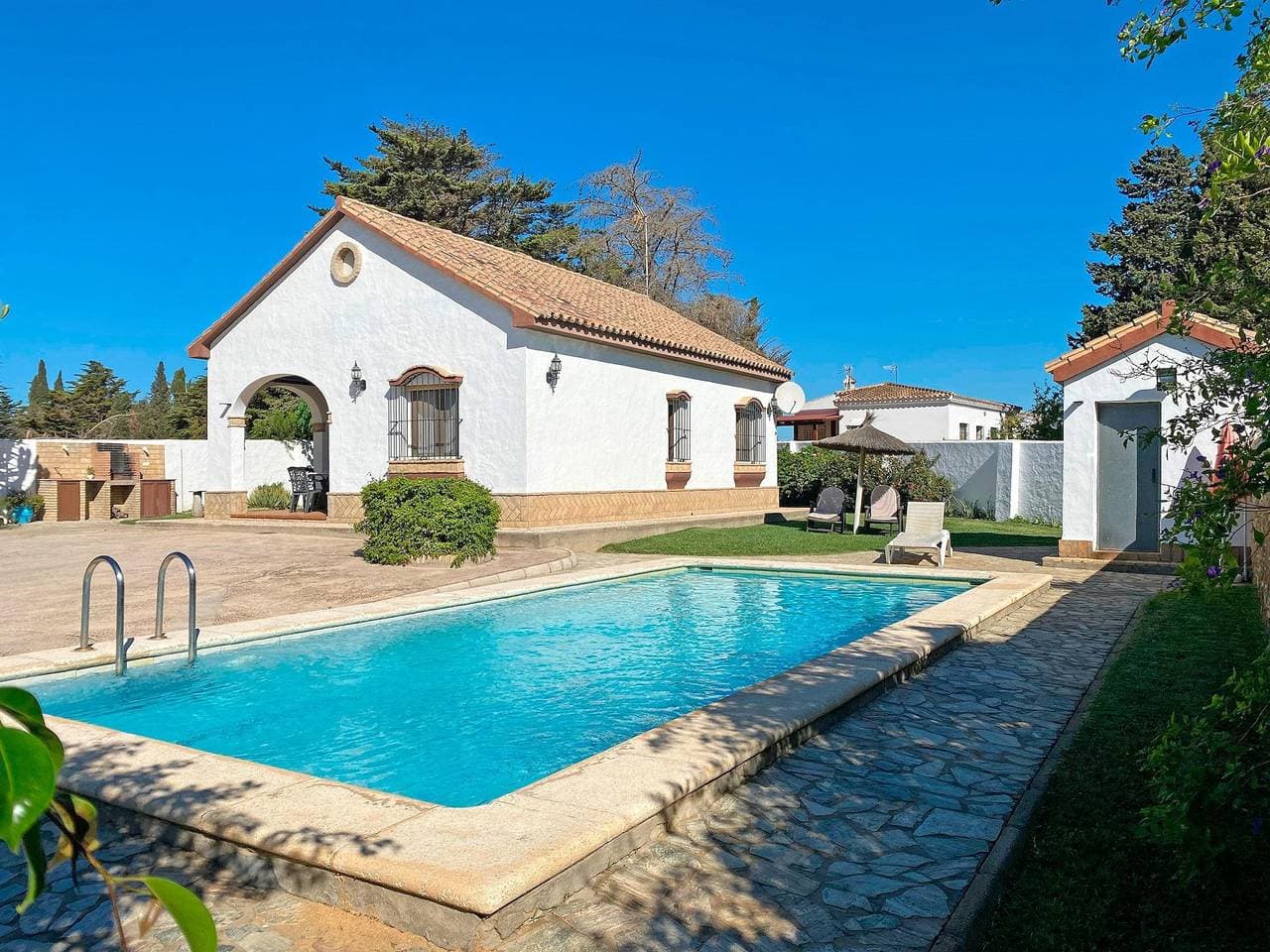 Gemütliches Ferienhaus mit privatem Pool bei Conil 1