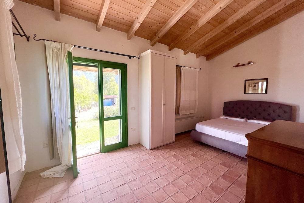 Foto 12 von 30: Detached villa sleeps 8/11 person  located inside the Monte Arcosu Park.