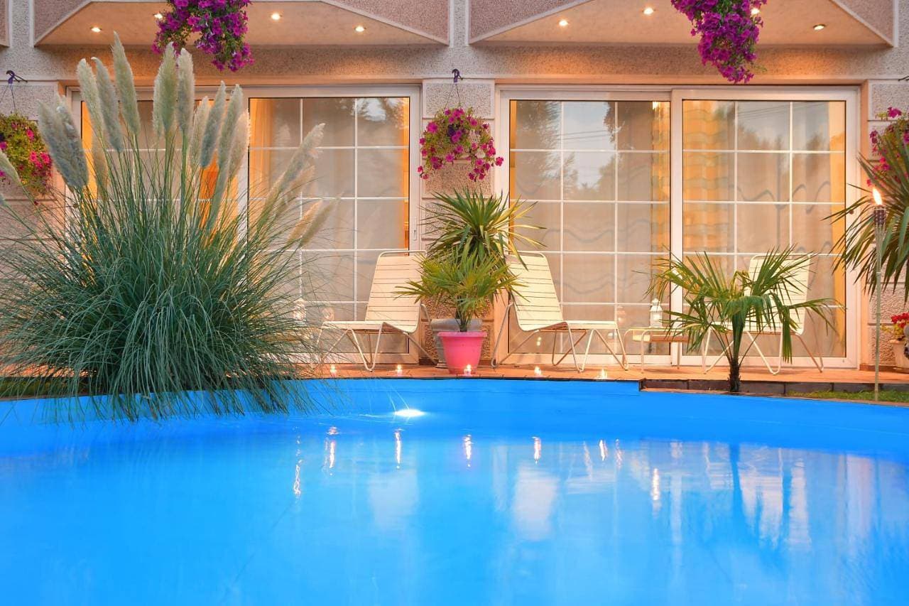 Aloha Apartments with pool 1