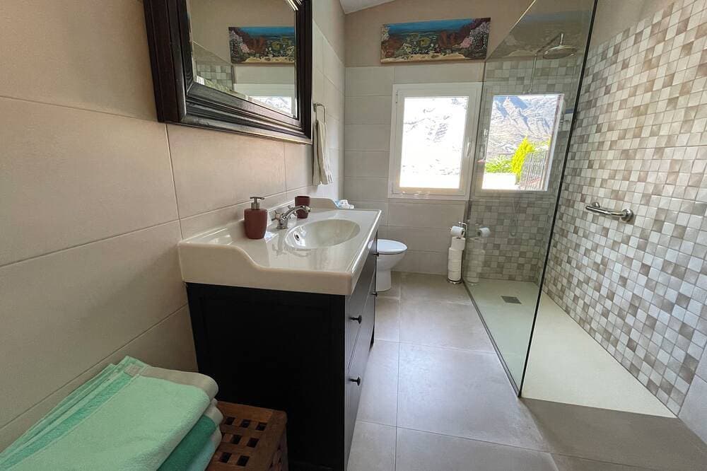 Foto 5 von 30: \"Los Jazmines\" Blick Auf Berg Und Meer.  Jacuzzi Exterior, Peace und WIFI