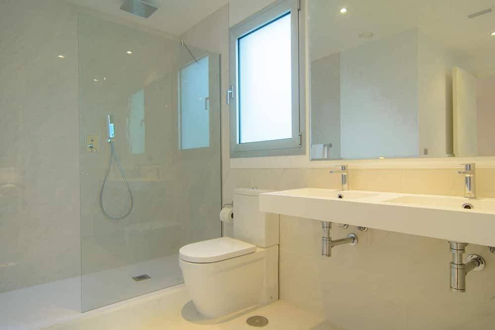 Foto 9 von 30: Luxus-Design-Apartment 3 Schlafzimmer, Terrasse & Pool nahe Strand