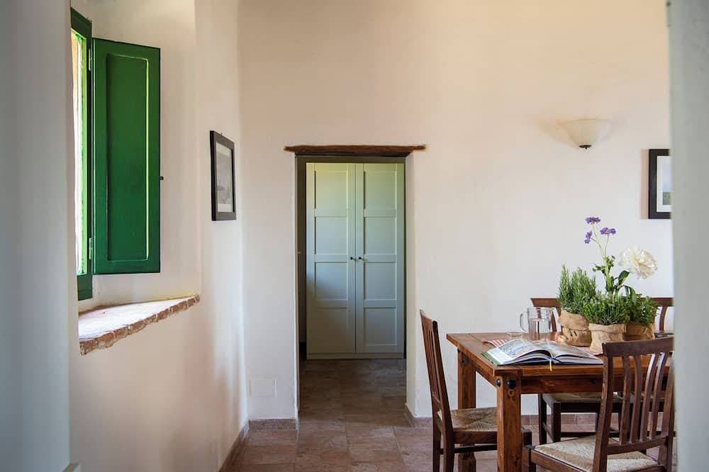 Myrtle Apartment, 4 beds. Private garden with sea view 1