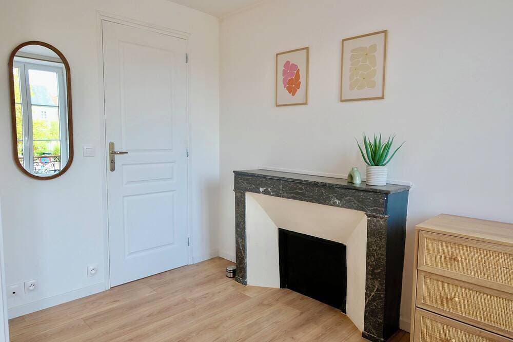 Foto 10 von 14: D-Day Suites - carentanlocation.fr: Dune - Downtown - Sleeps 4 / 2 min from the train station