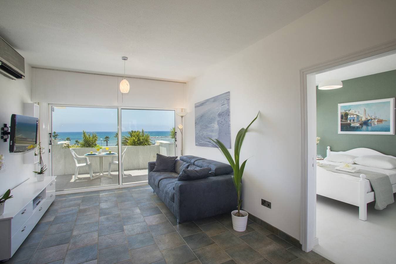 Foto 7 von 16: Lordos Sunshore  Beachfront Suite