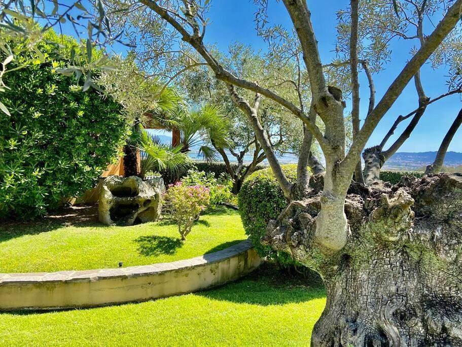 Villa, private Garden of Eden, and stunning vistas 1