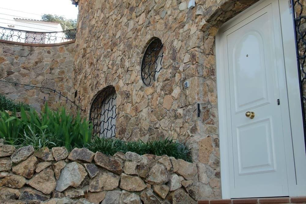 Foto 10 von 19: Wohnung in privater Villa 1,5 km. von Lloret de Mar. 500 Meter entfernt vom Cal Strand entfernt