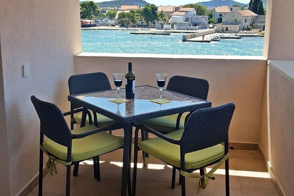 Foto 13 von 27: Ferienwohnung Marija 2 direkt am Strand mit Balkon mit Meerblick