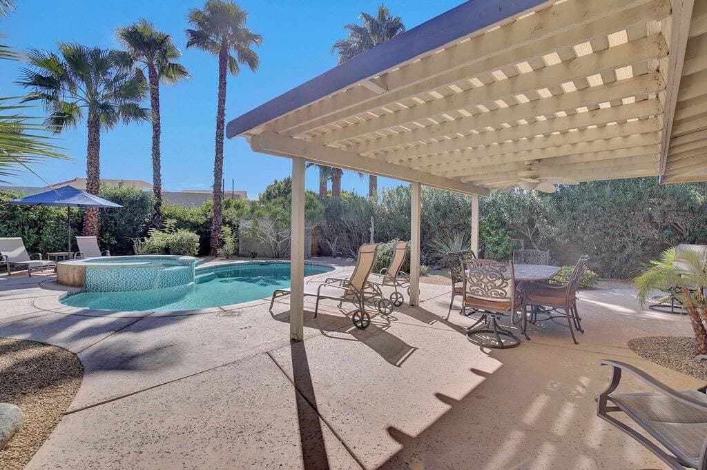 Foto 12 von 26: Palm Springs Home mit eigenem Salzwasserpool und Spa