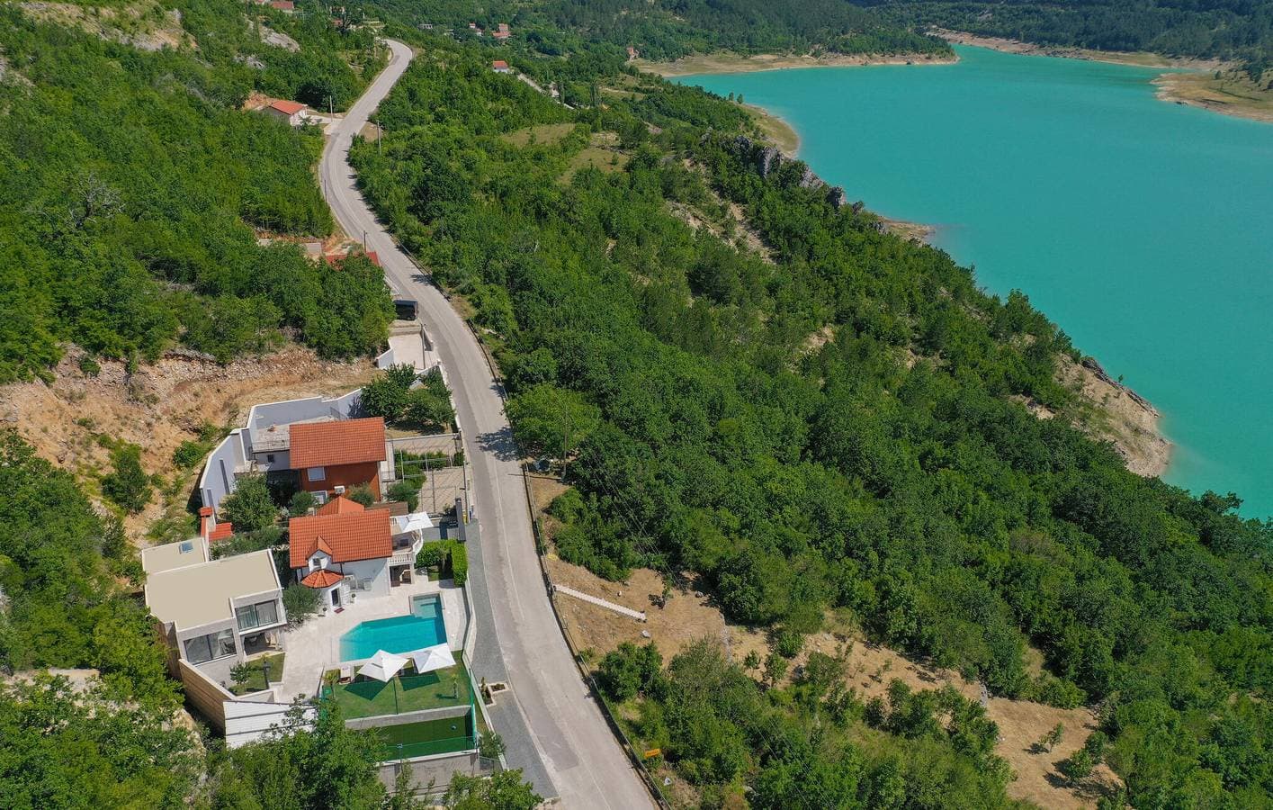 Charmantes 1-Zimmer-Apartment mit Pool und Terrasse, in der Nähe des Flusses Ričina 1