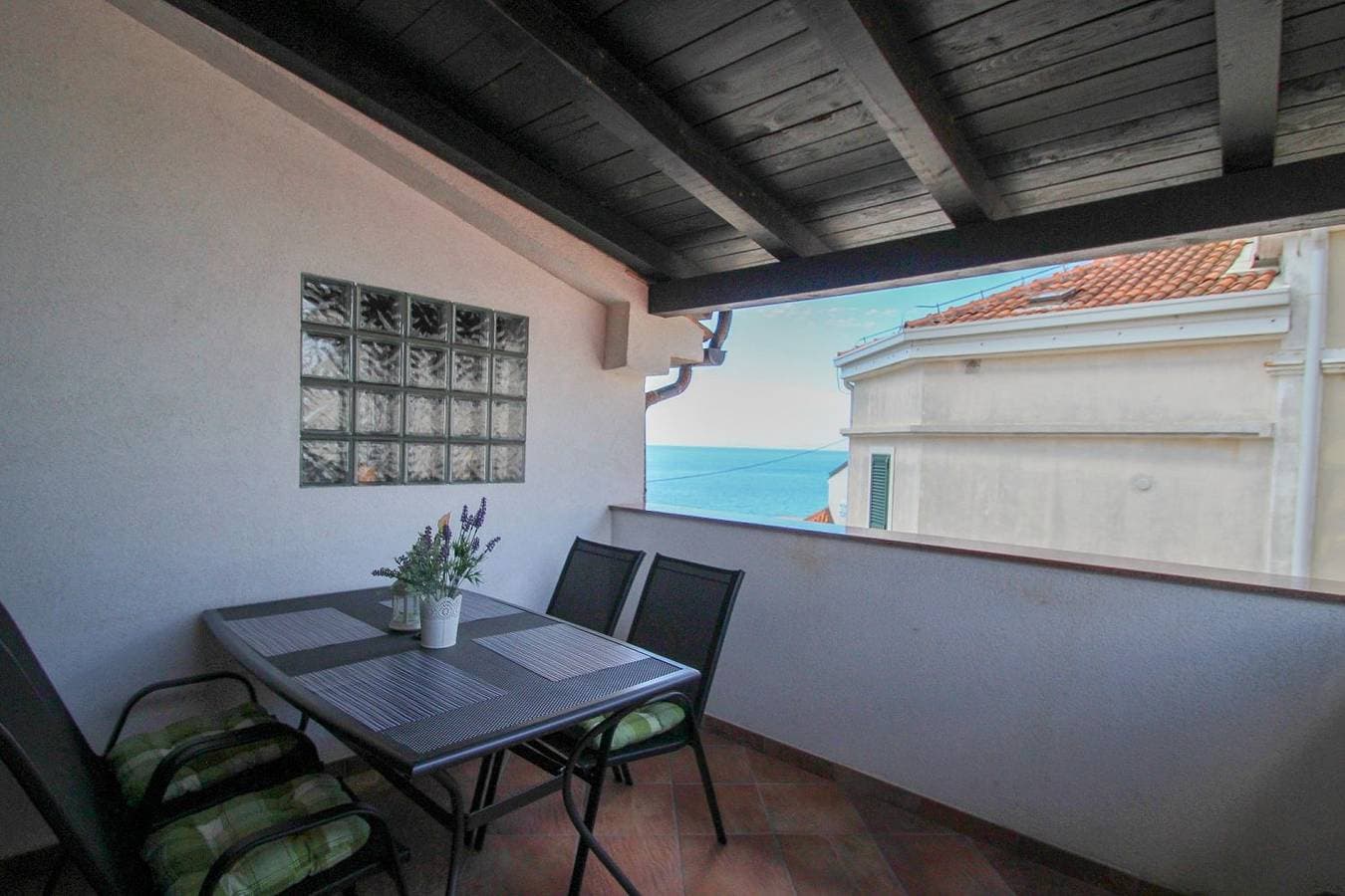 Foto 2 von 22: Bezauberndes Studio direkt in der Altstadt und am Meer gelegen mit Kamin und Balkon
