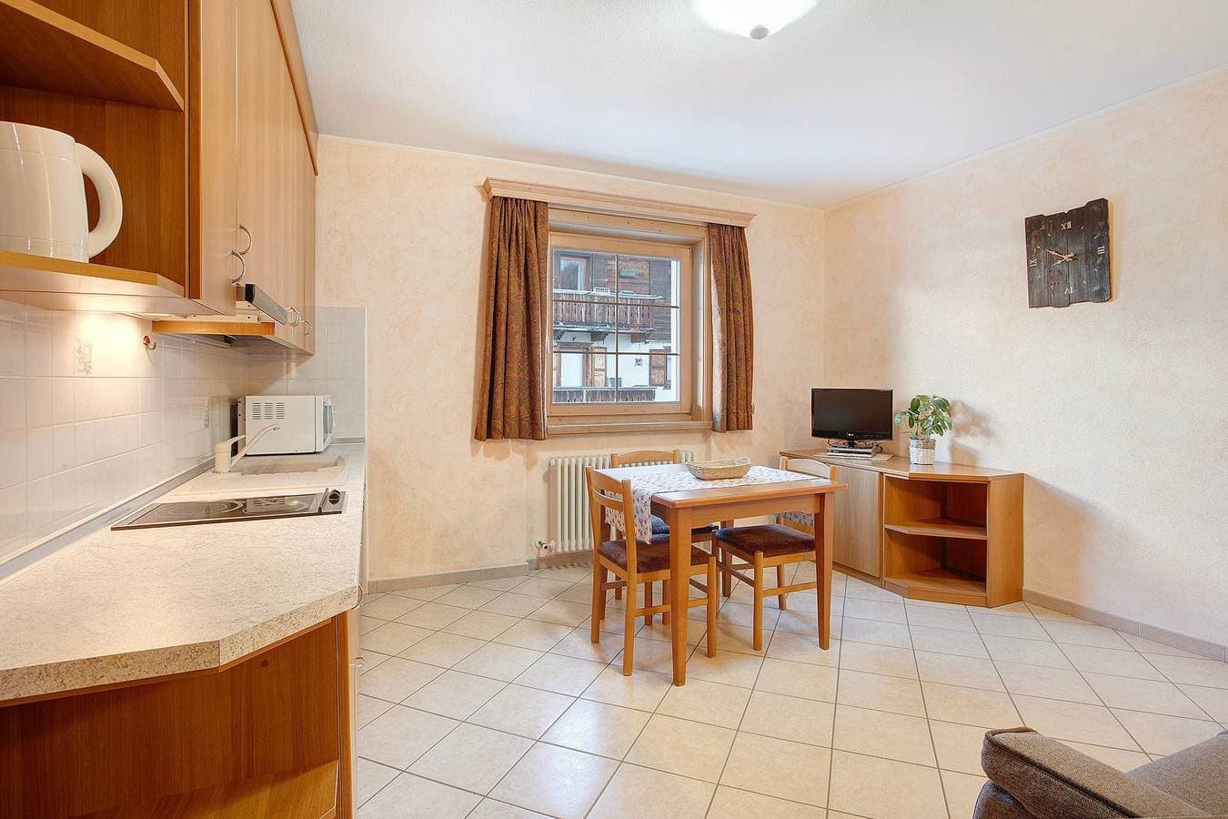 Foto 4 von 29: Ferienwohnung 'Al Bait Da Marangona 4' mit Bergblick, Gemeinschaftsgarten und WLAN