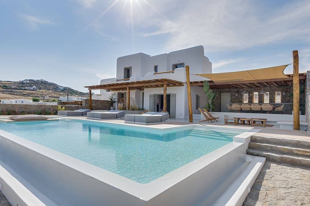 Foto 12 von 30: 4 Bedroom Villa in Kalafatis and just 800 m. away from the sea