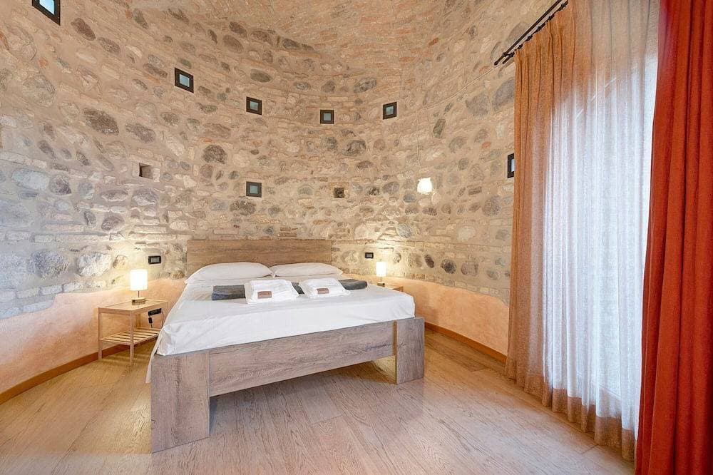 Ferienwohnung 'Casa Dolce Casa Al Castello' mit Seeblick, WLAN und Klimaanlage 1