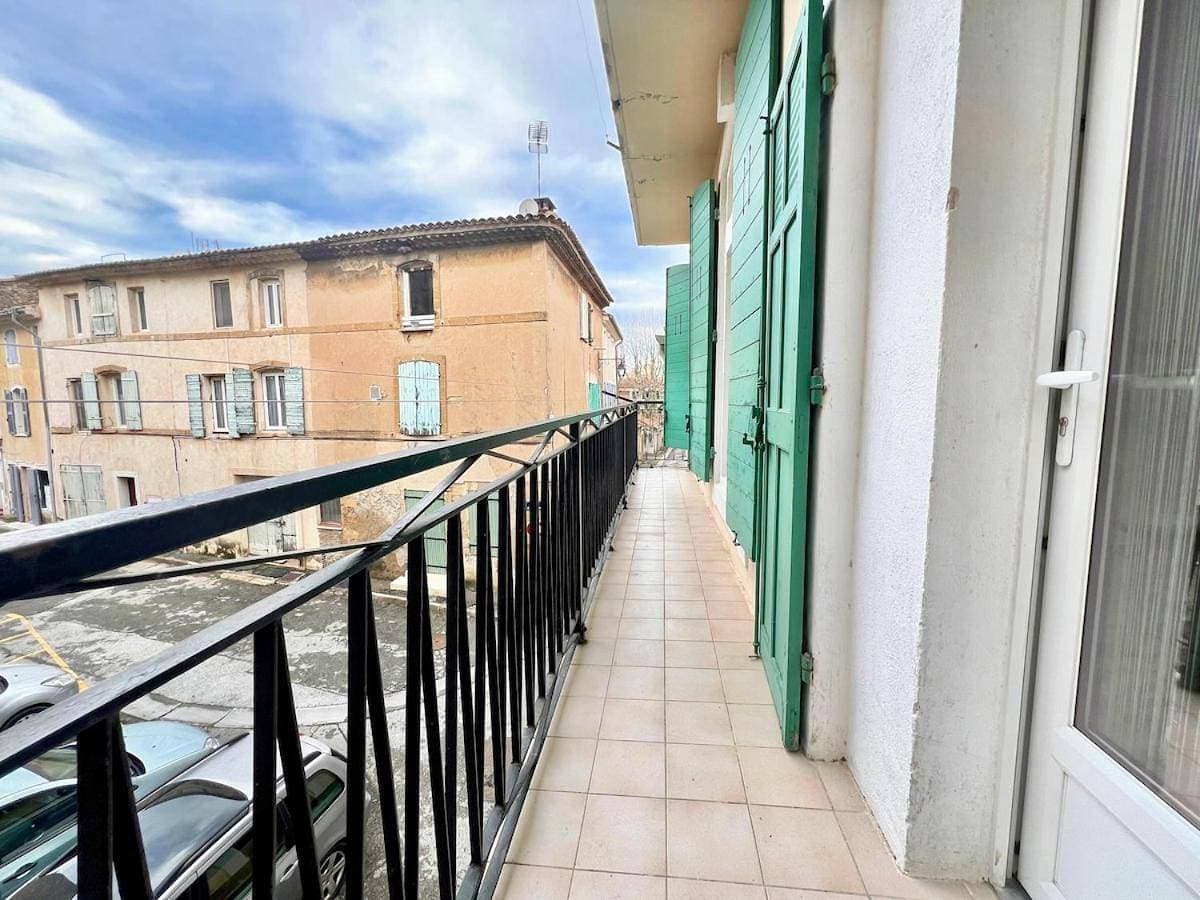Foto 13 von 62: One-Bedroom Apartment with Balcony and City View