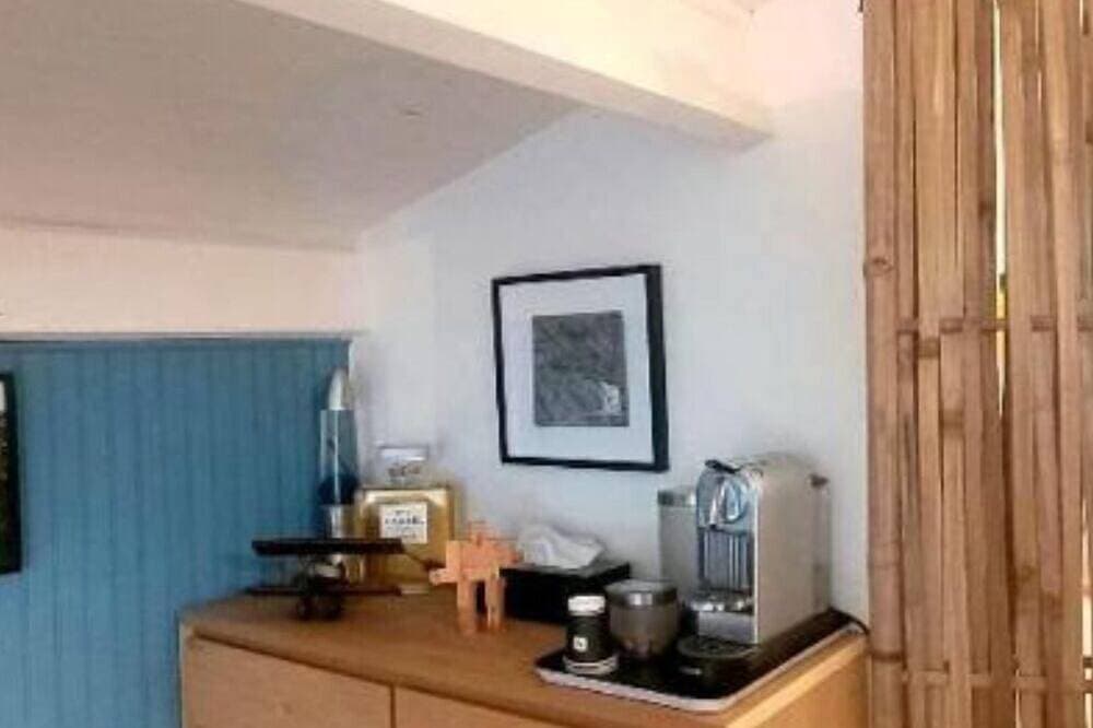 Foto 6 von 17: Charming little studio (no kitchen) ideal for a couple Swimming pool- Sea 5 mins away