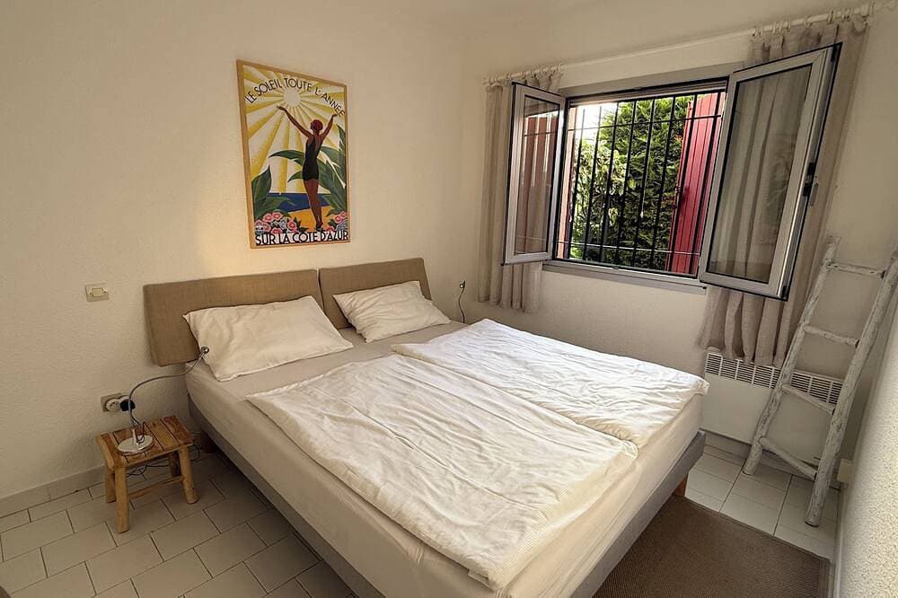 Foto 3 von 30: Traumblick Terrasse, Pools, Tennis, Parkpl, AirCon, 2 Wc, Top-WLAN (workation)