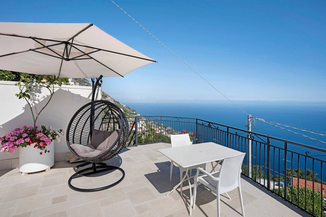 Foto 5 von 31: Zimmer 'Amalfi Sea View' mit Meerblick, WLAN und Klimaanlage