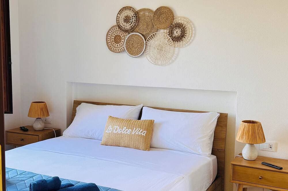 Foto 2 von 30: Nereids-The Coastal Suite. The sea one breath away from you