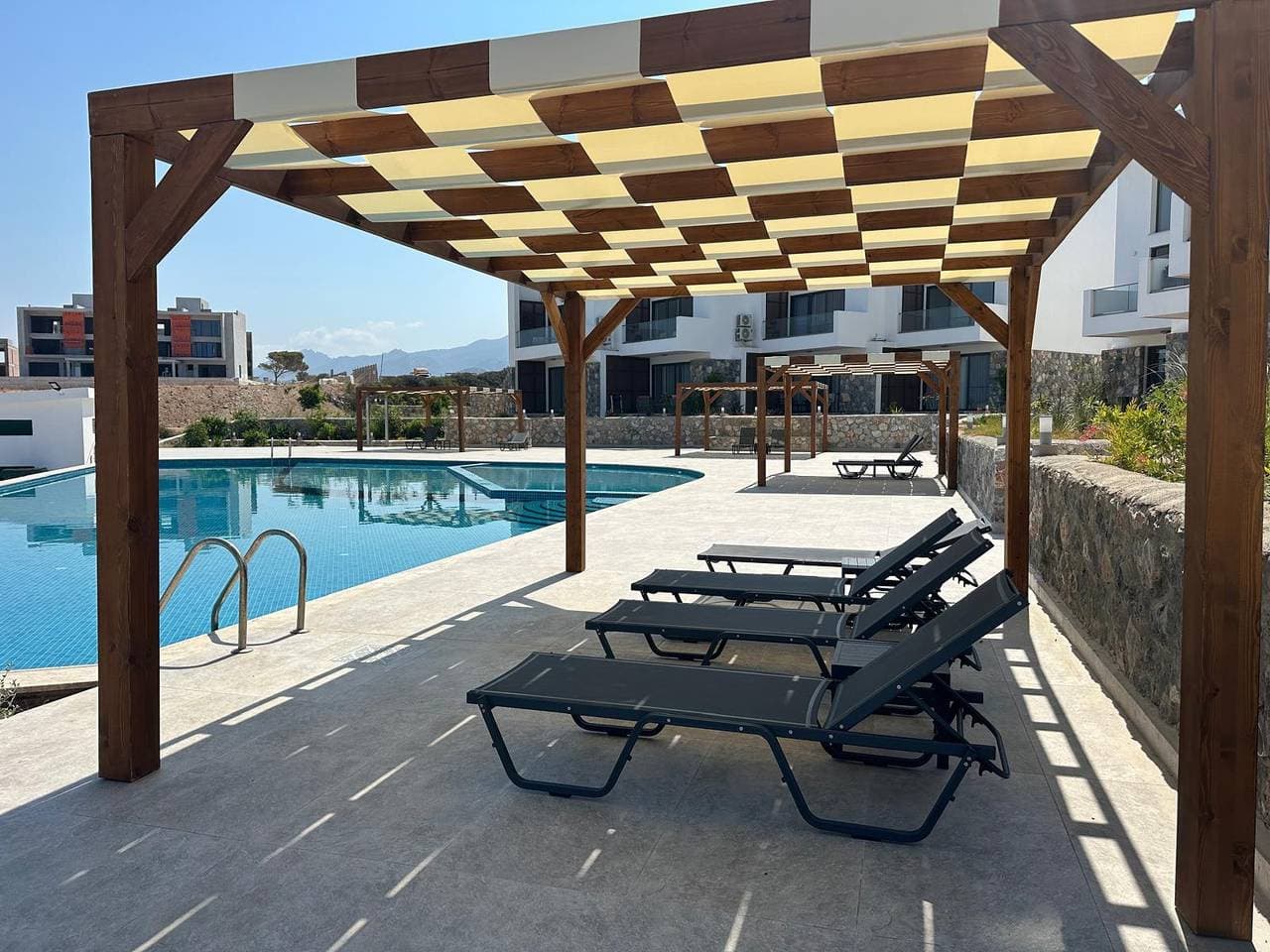 Foto 5 von 25: "Azure Pearl" Wachen Sie am Meer auf · Gartenrefugium am Meer mit Pool