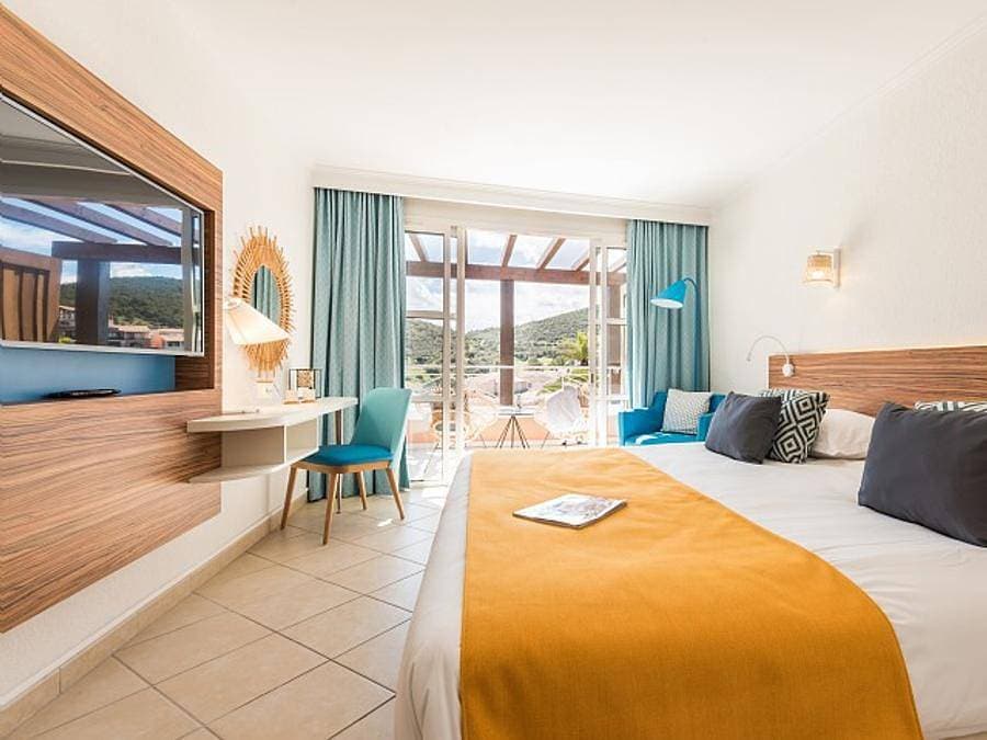 Foto 6 von 50: Pierre & Vacances Hôtel de l'Esterel - Zimmer 2 personen - Hotelzimmer - Doppelzimmer - Terrasse oder Balkon