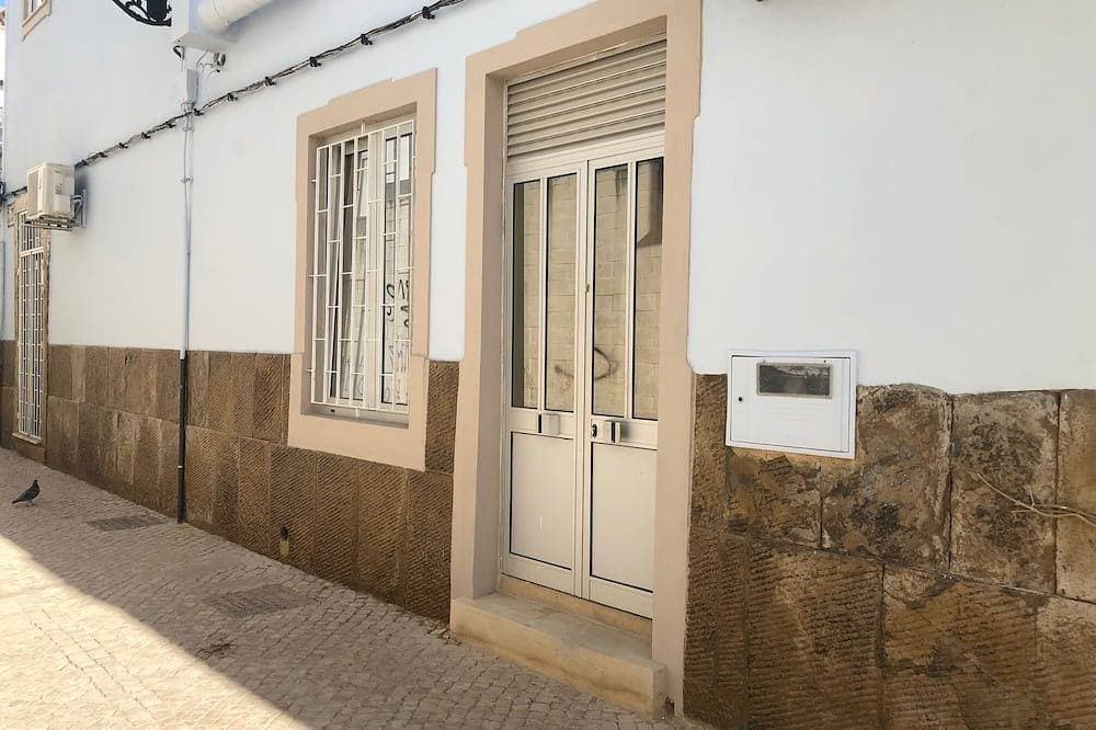 Foto 8 von 19: Ground floor independent studio in historic center, 200 m from the sea