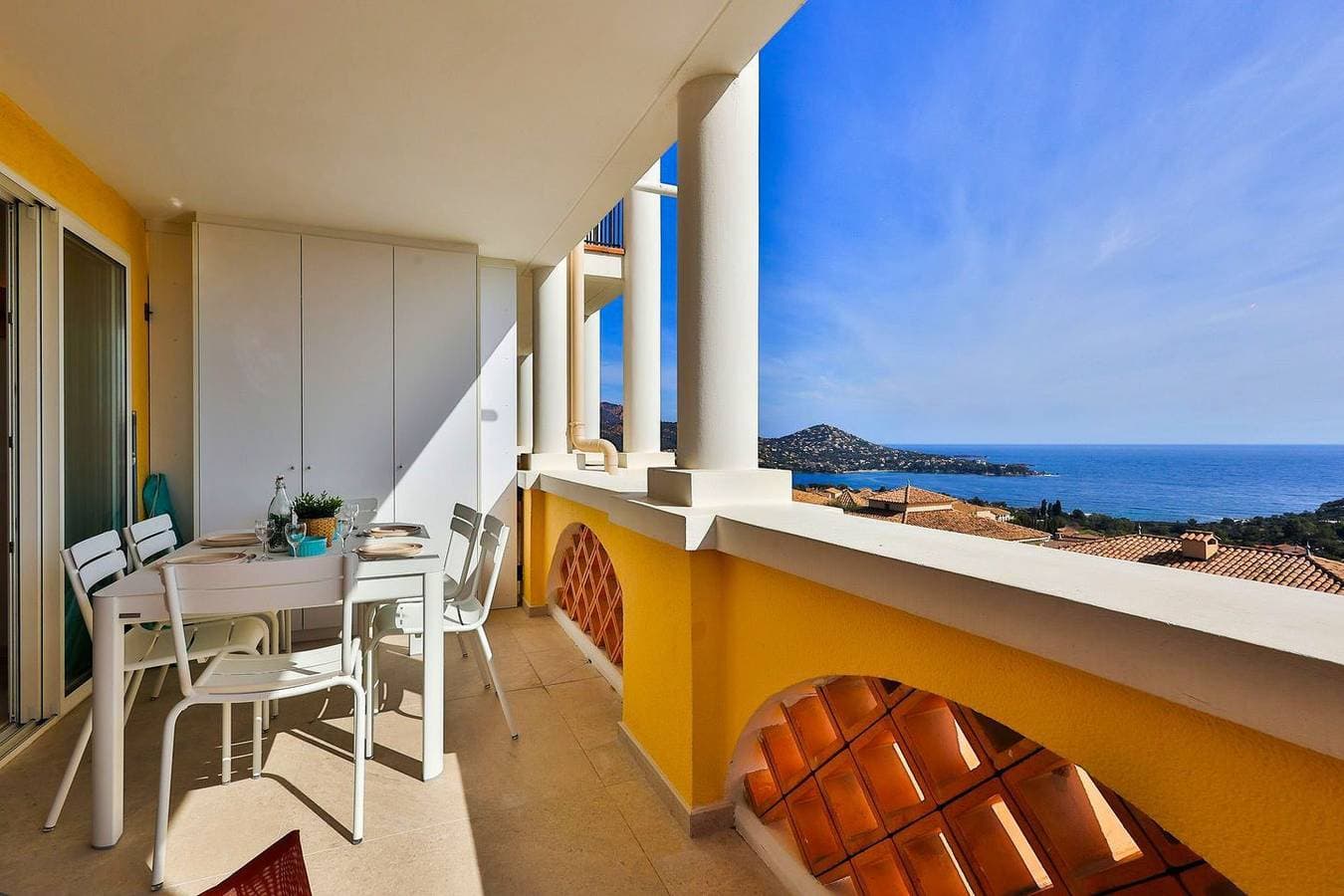 Foto 10 von 24: Modernes stilvolles Apartment für 4 Personen im Cap Esterel mit Meerblick