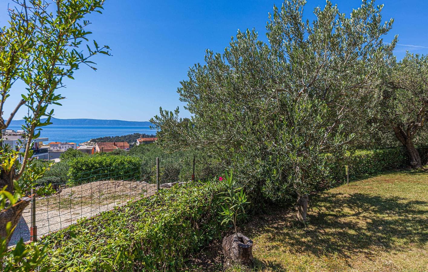 Foto 3 von 22: Reizende Ferienwohnung in Makarska: 700 m bis zur Küste, WLAN, Parkplatz und mehr!