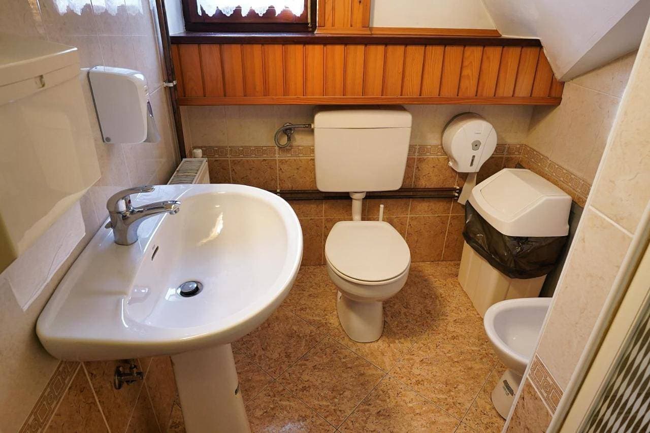 Foto 6 von 14: Basic Triple Room with Shared Bathroom