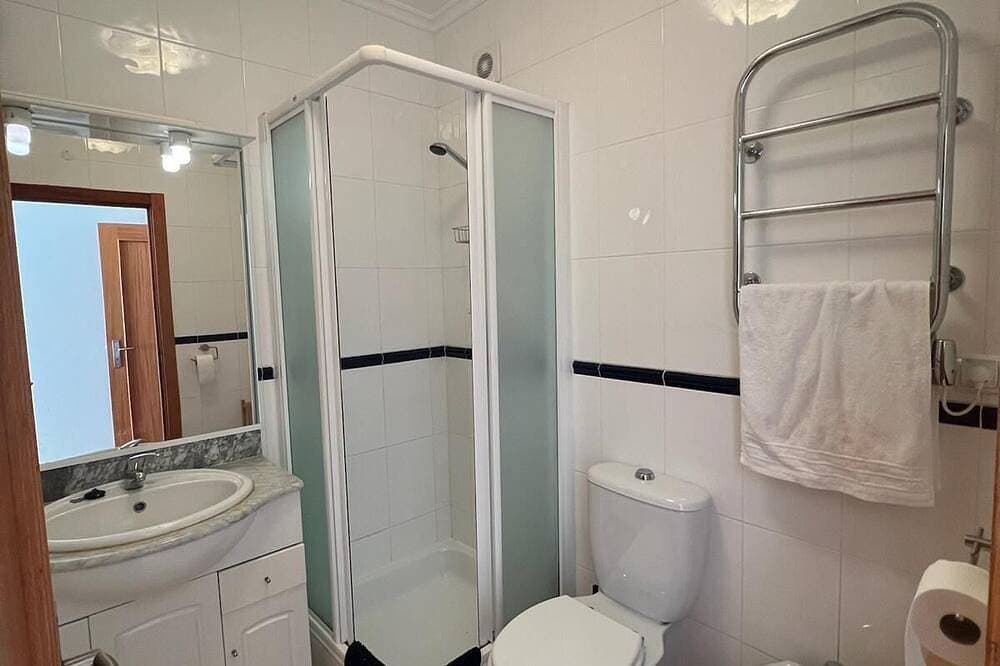 Foto 7 von 22: Geräumiges Luxusapartment Riesiger Balkon mit Blick auf Schwimmbäder & Gärten