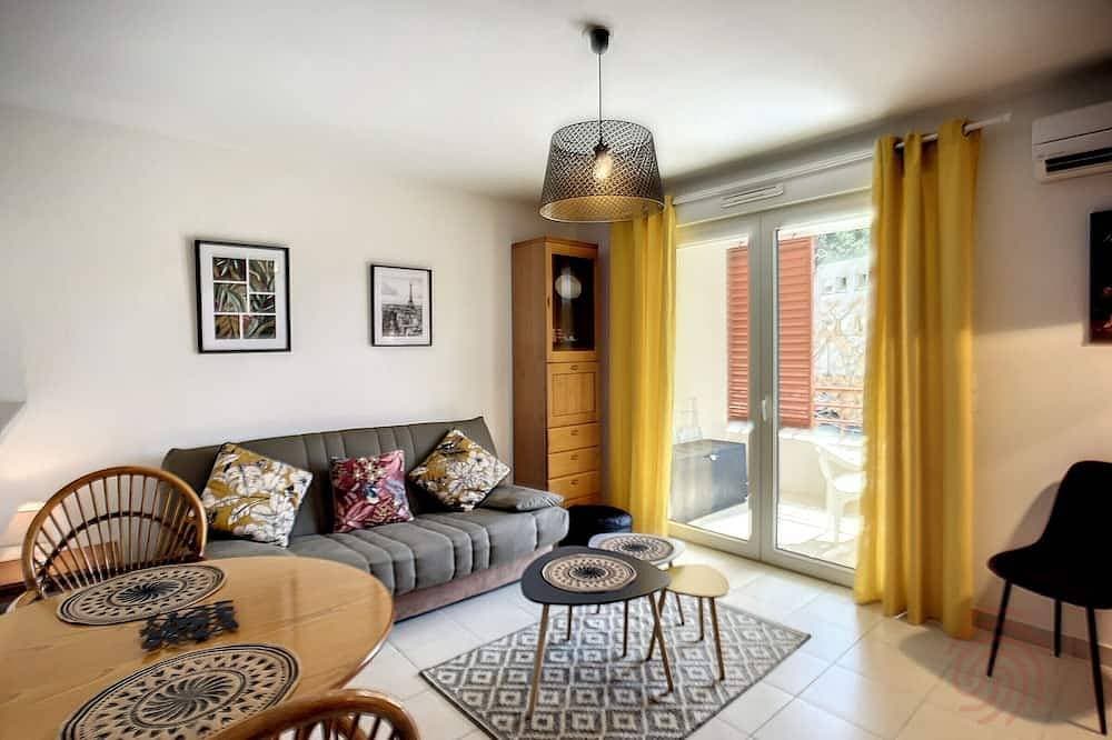 Gemütliche 2-Zimmer-Wohnung mit Terrasse, WLAN und Parkplatz, 500 m zum Stadtzentrum & Thermen 1