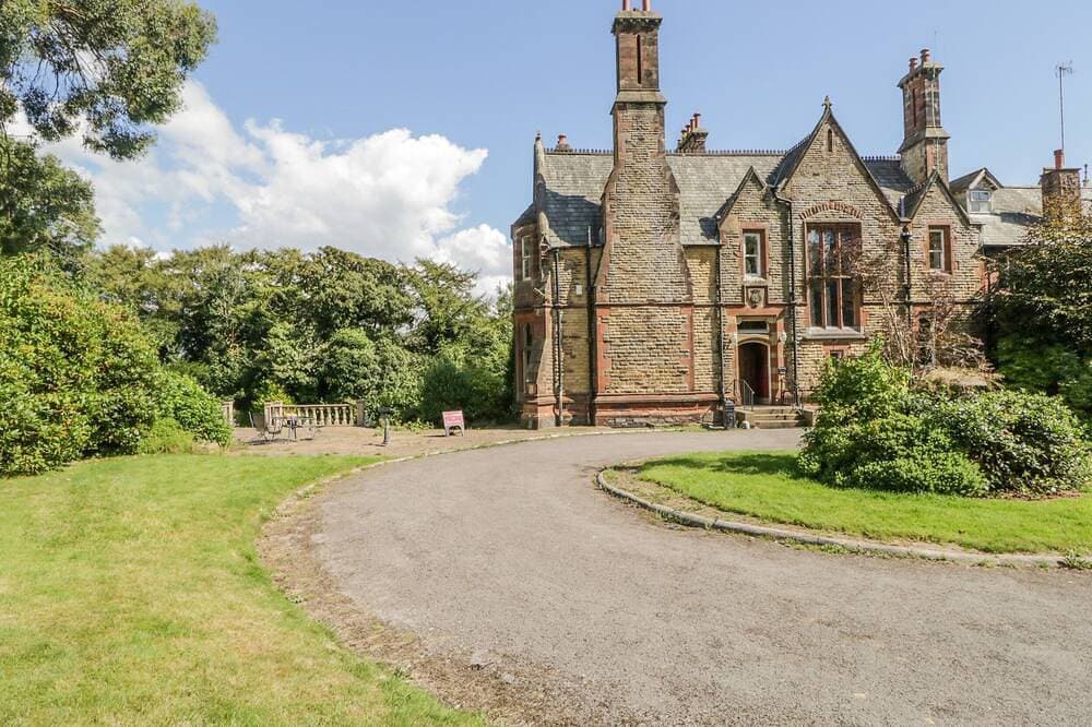 Millwood Manor, pet friendly, with open fire in Dalton-In-Furness 1