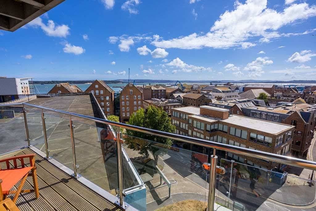 Foto 3 von 25: Brownsea View - Balcony with views over Poole Harbour