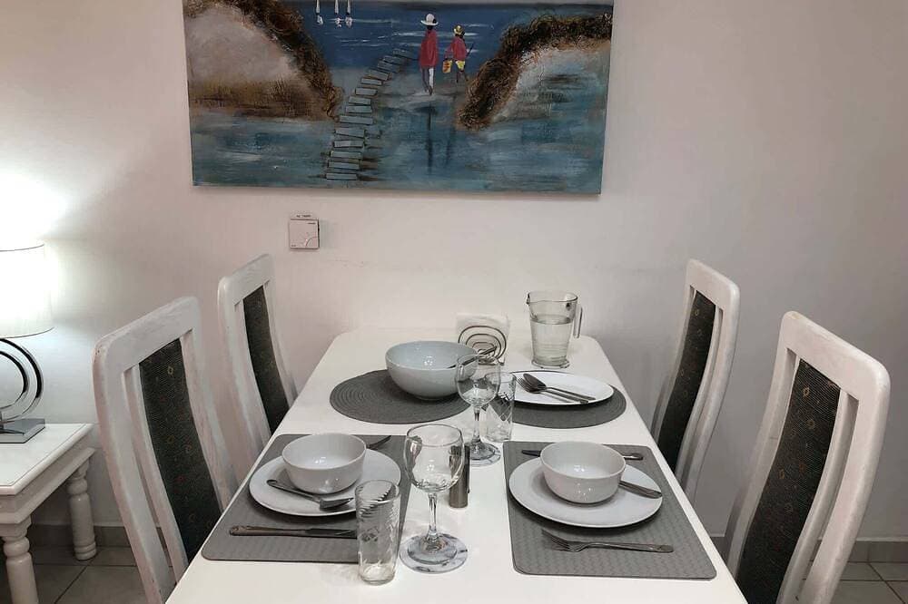Foto 9 von 19: Limnaria: Modern 1 Bed, Pool Views, 5min To Beach