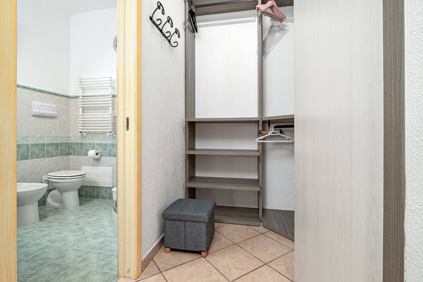 Foto 10 von 32: Apartment 'Sarda Bella Private Pool' mit Bergblick, WLAN und Klimaanlage