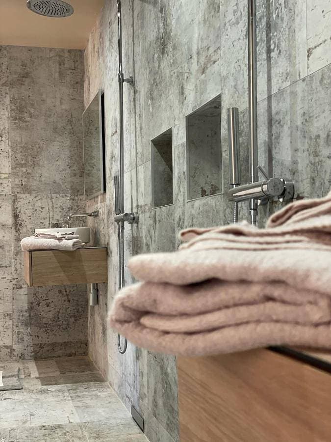 Foto 4 von 26: Queen Room with Spa Bath