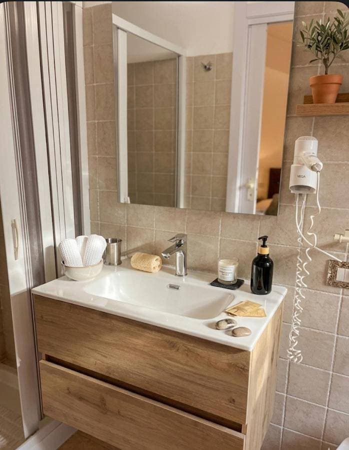 Foto 2 von 4: Double Room with Private Bathroom