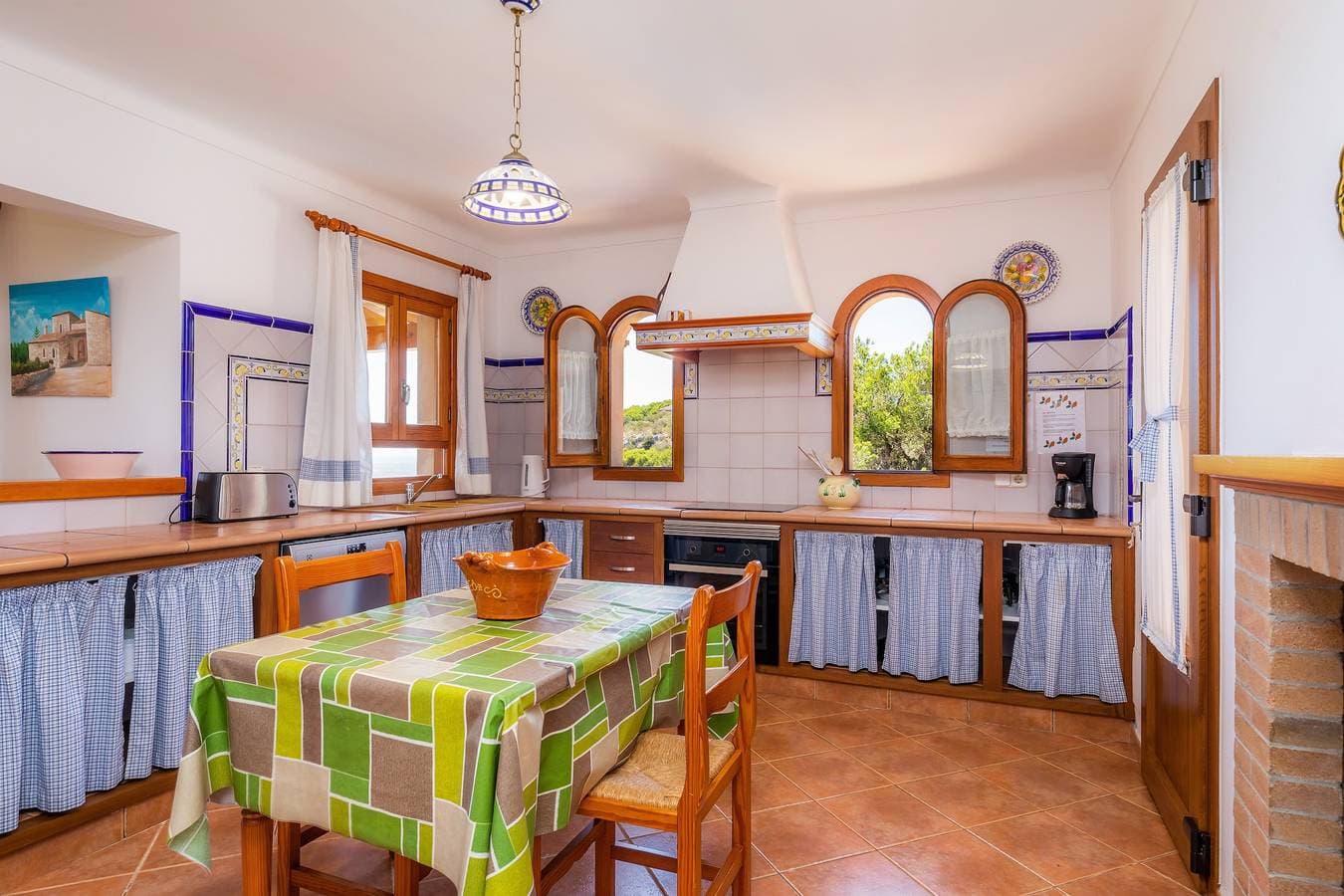Foto 12 von 31: Villa „Es Puig“ mit Berg- und Meerblick, Balkon, Terrassen, Garten und Pool
