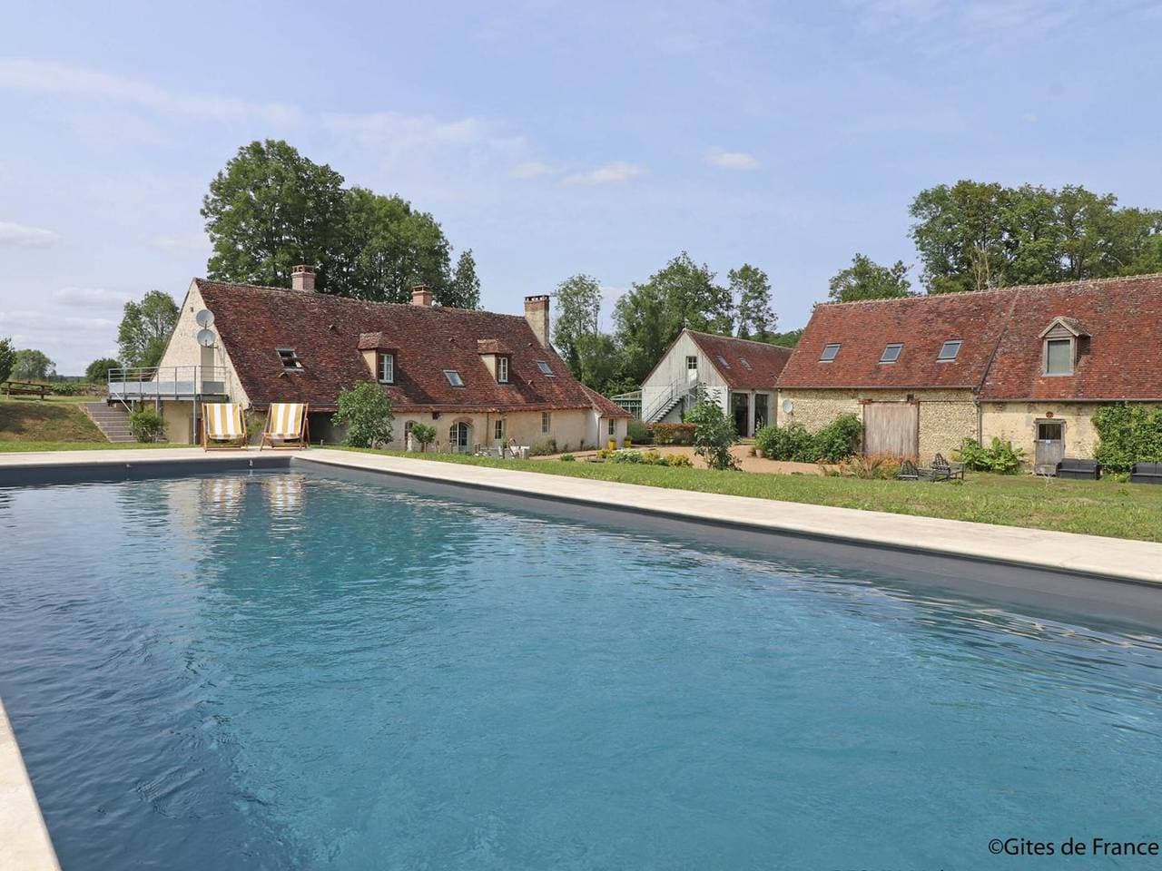 Foto 2 von 36: Authentisches Haus mit Pool, Kamin und Golf im Perche