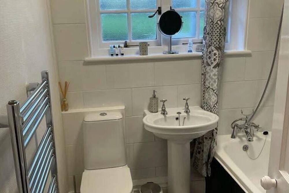 Foto 11 von 30: Traditional cottage with stunning views and walks on the doorstep.