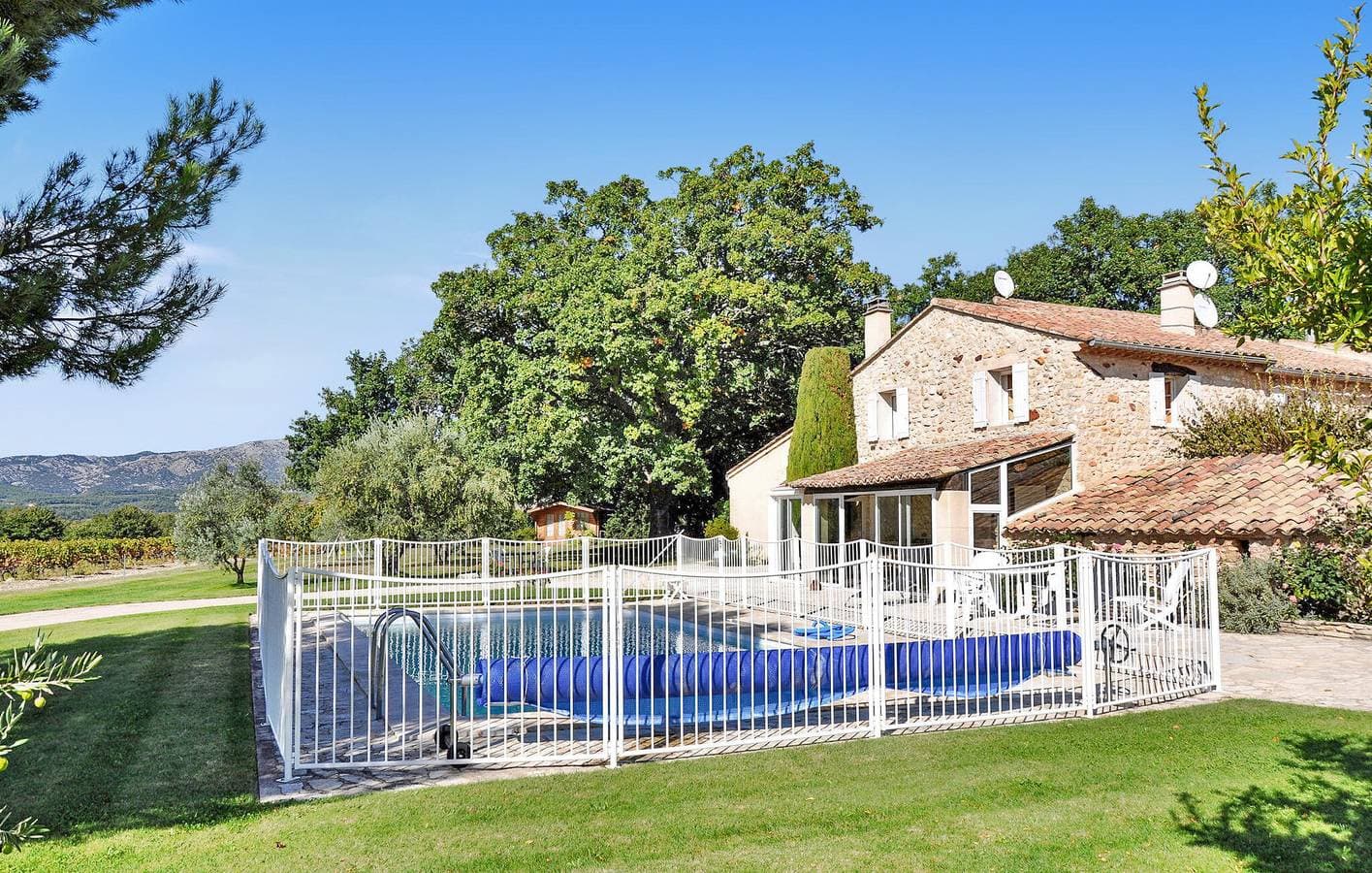 Foto 4 von 28: Apartment mit Bergblick, Pool und Annehmlichkeiten