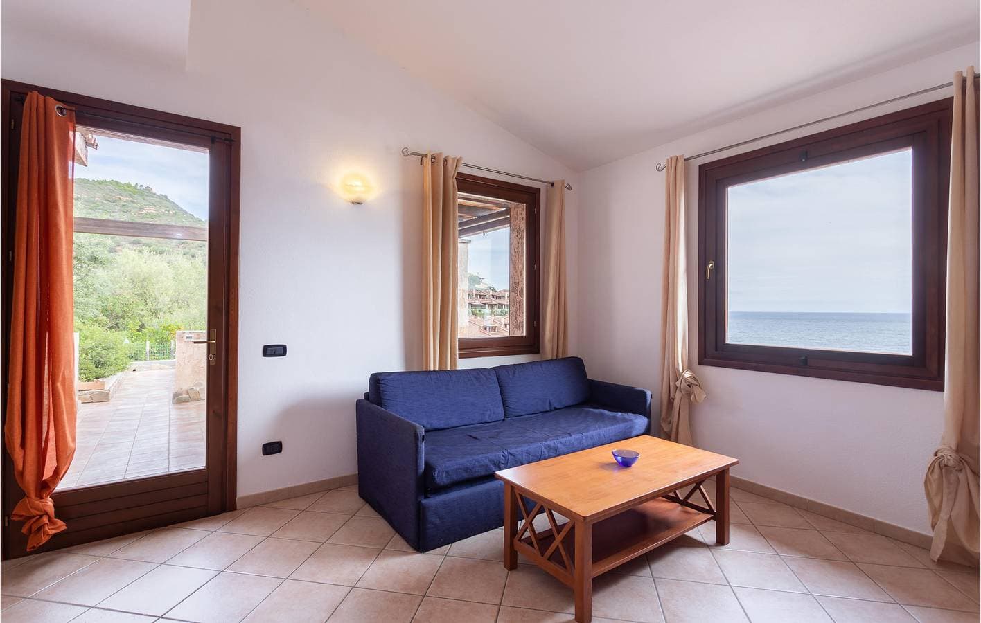 Foto 3 von 27: Apartment mit Meerblick, Parkplatz, Küche und Strand in der Nähe