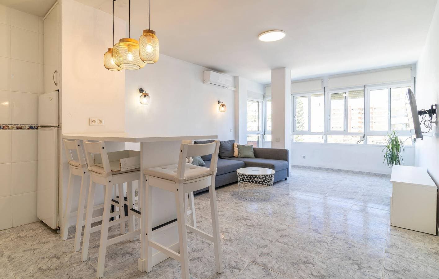 Foto 2 von 17: Appartement am Strand mit Wi-Fi, AC, Pool und Küche - 2,5 km bis Playa de los Boliches