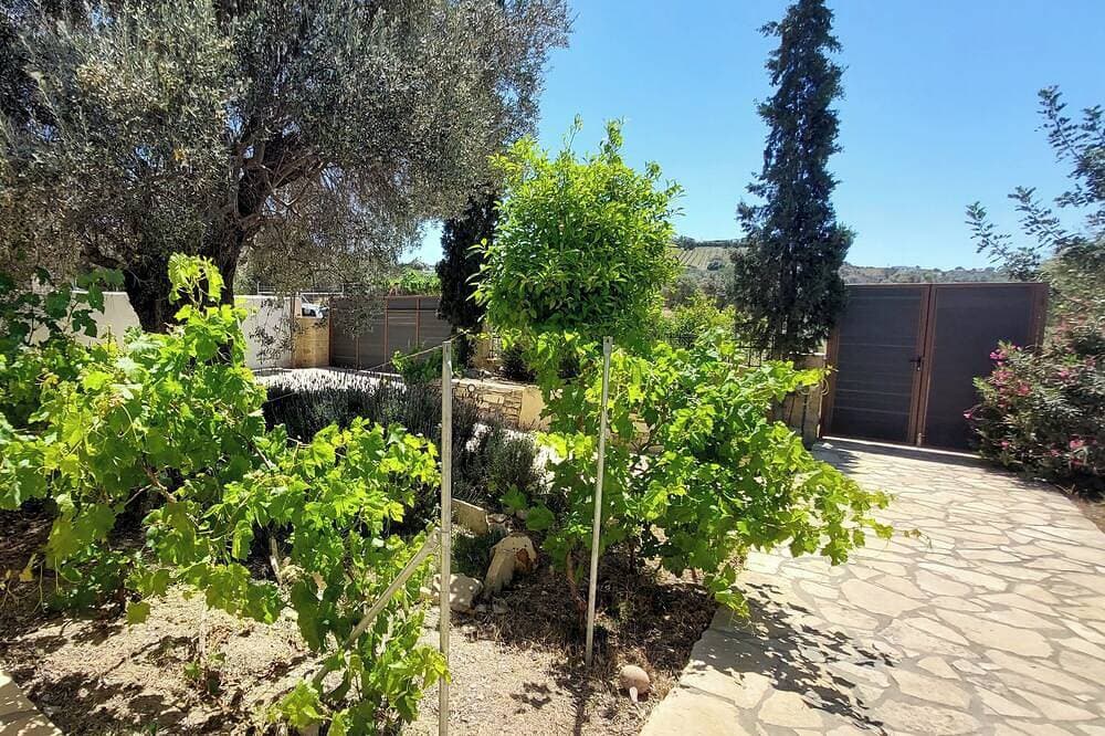 Foto 9 von 27: Ruhig gelegen, inmitten von alten Olivenbäumen mit privatem Pool und Garten!