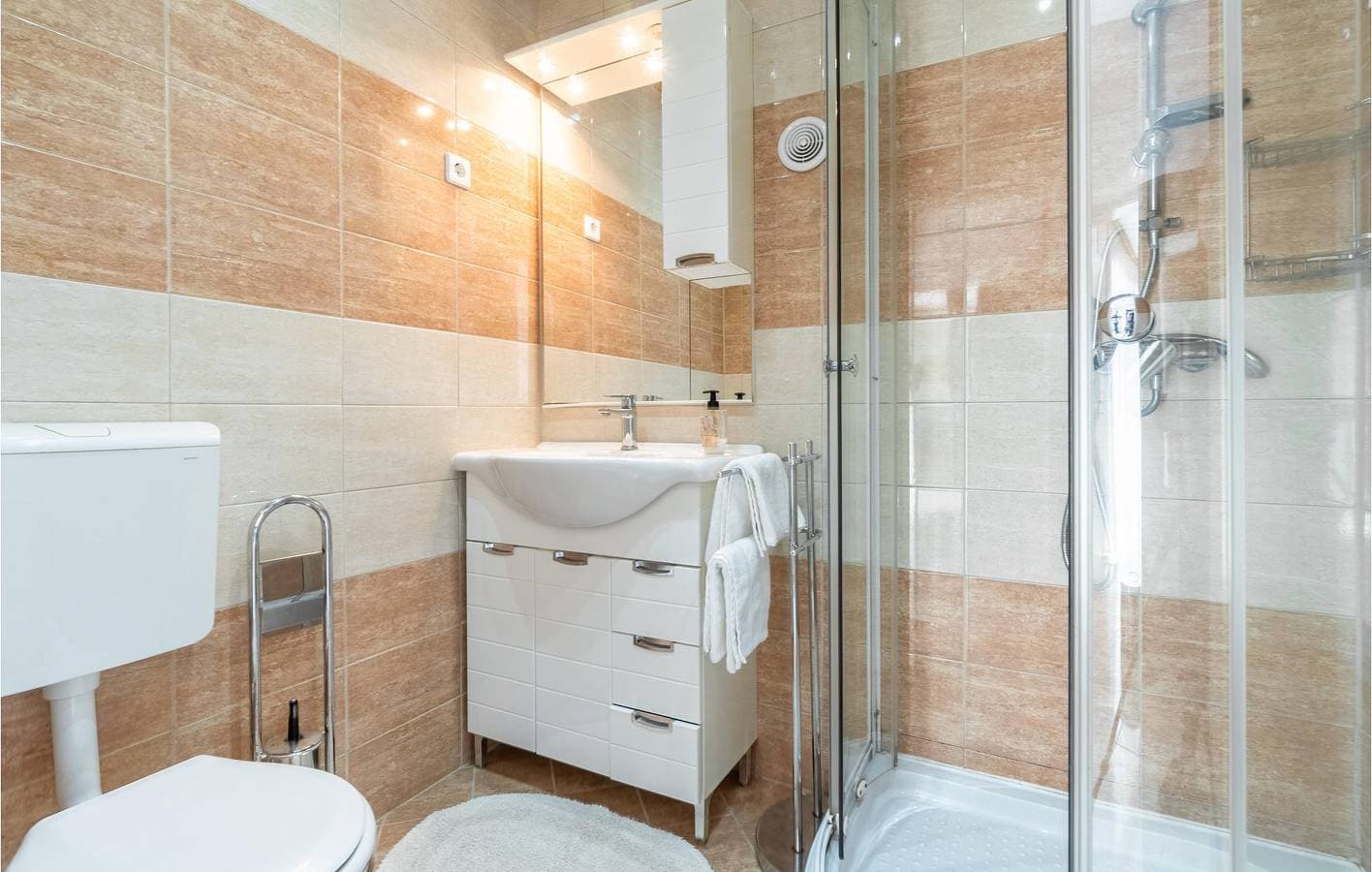 Foto 10 von 14: Gemütliche Ferienwohnung mit Terrasse in der Nähe des Strandes Bijela