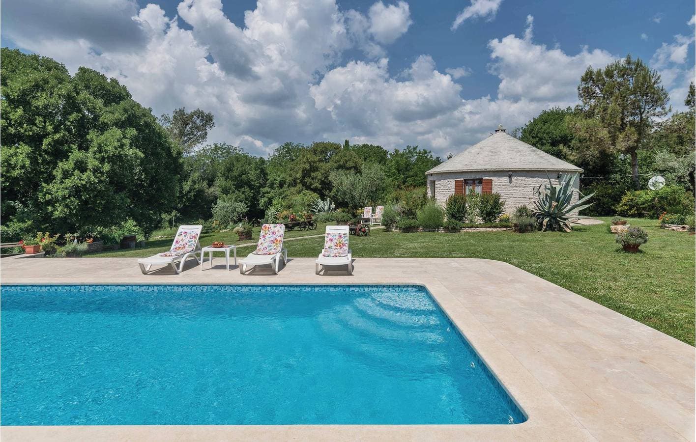 Foto 7 von 32: Reizende Ferienwohnung mit Pool, Terrasse und WLAN in der Nähe von Manjadvorci
