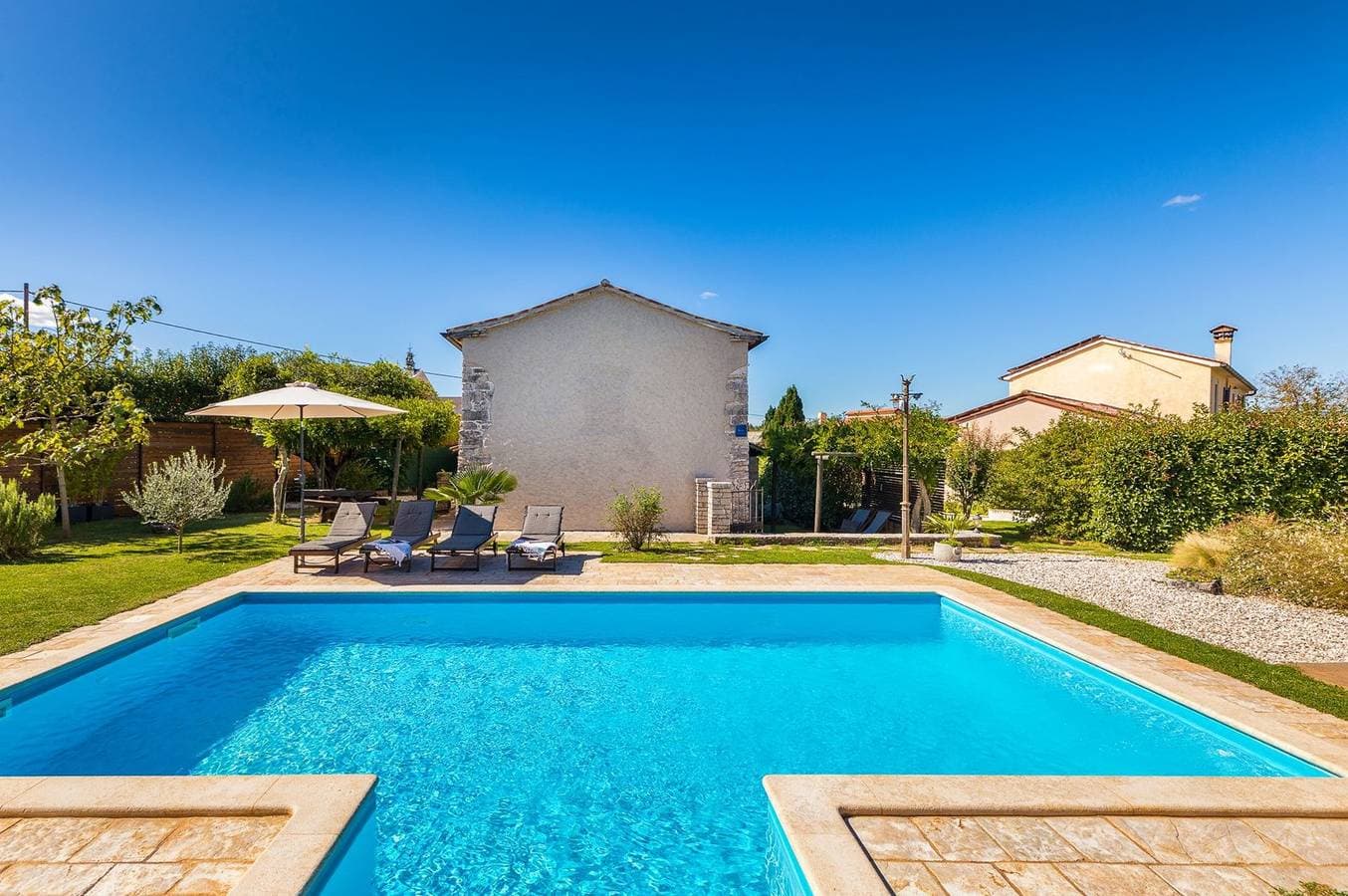 Foto 12 von 46: Villa Dorstari – Charmantes Ferienhaus mit privatem Pool und wunderschönem Garten im Herzen Istriens