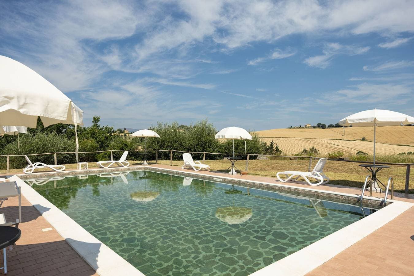 Foto 9 von 31: Il Giuncheto Casale Rooms, Pool, Umbrian Countryside - Casale 1