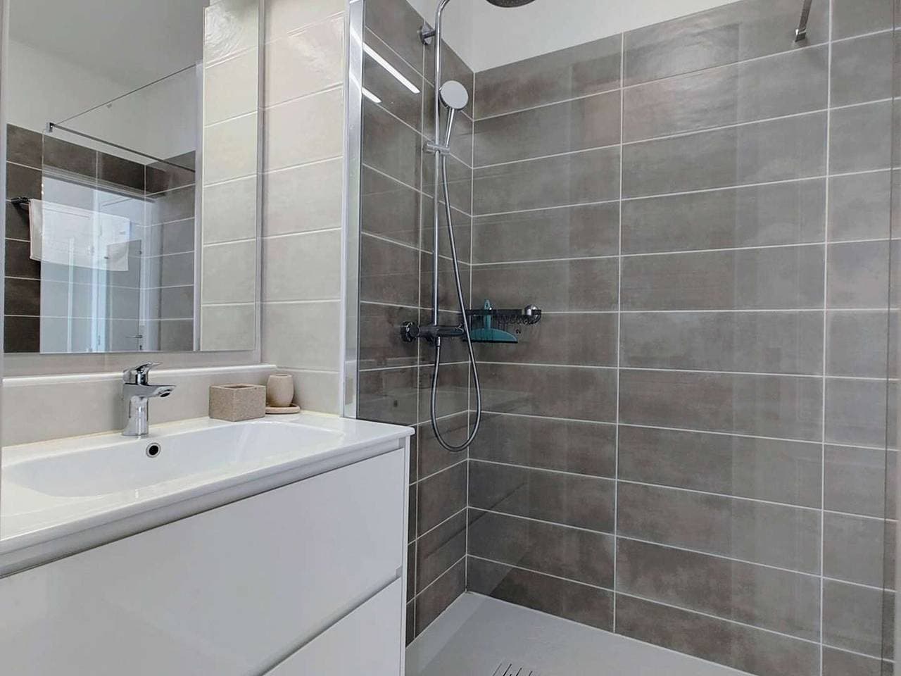 Foto 12 von 22: Modernes Apartment für 4 mit Klimaanlage und Parkplatz, Villeneuve-Loubet Strand