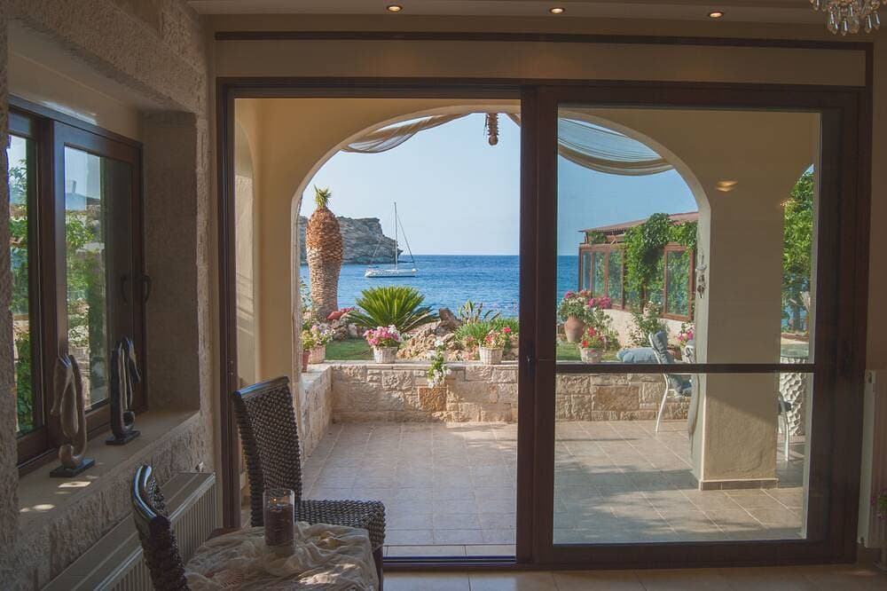 Foto 10 von 15: Das Beachfront Apartment ist Teil des Villa Omega-Komplexes am Lygaria Beach.