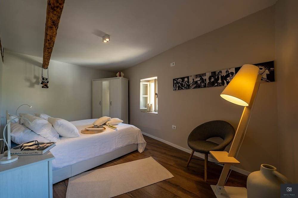 Foto 2 von 30: Cozy and modern remodeled Istrian villa with pool and a separate lounge area.